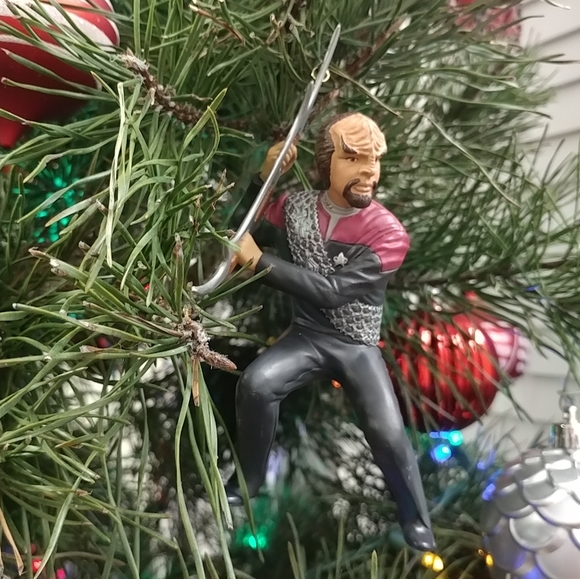 Star Trek Deep Space Nine Lieutenant Worf Hallmark Keepsake Ornament 1999 - Picture 12 of 13